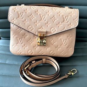 Louis Vuitton Pochette Métis Empreinte Dune